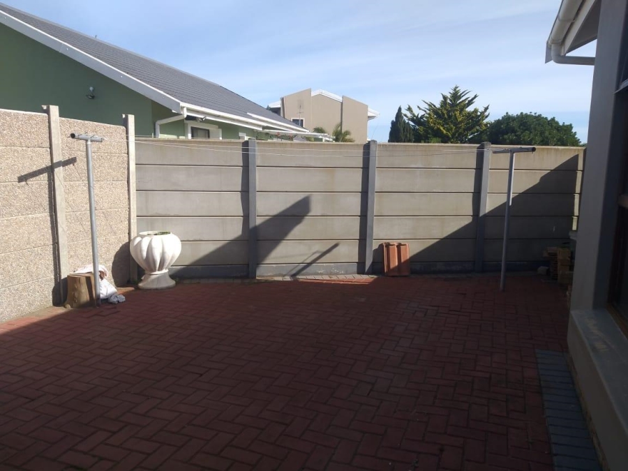 To Let 3 Bedroom Property for Rent in Heiderand Western Cape